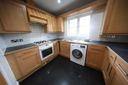 2 bedroom flat to rent - Photo 2