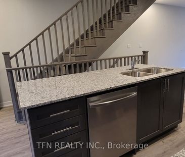 Townhouse For Lease | S8072088 - Photo 4