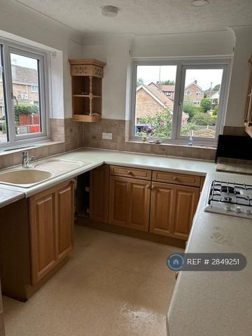 3 bedroom semi-detached house to rent - Photo 4