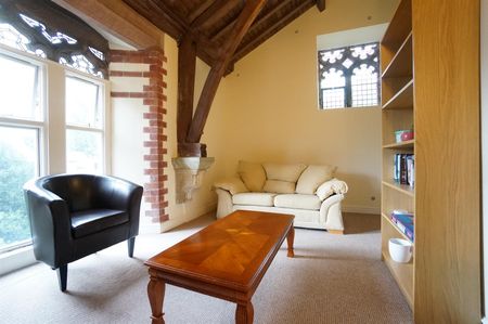 Flat, 14 Tabernacle Chapel Garth Road - Photo 3