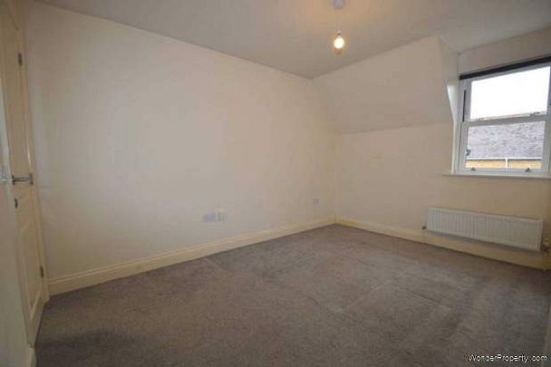 2 bedroom property to rent in Addlestone - Photo 1