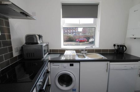 1 bedroom in a house share to rent - Photo 2