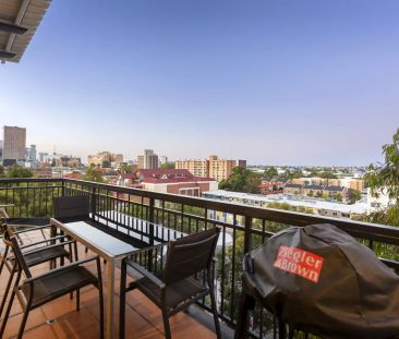 Modern 2 Bedroom Furnished Apartment with Stunning City Views - Photo 6