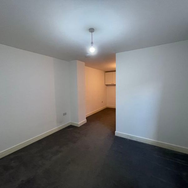 1 bed flat to rent in New Road, Chatham, ME4 - Photo 1