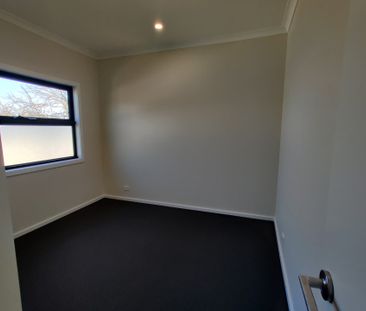 Stylish Townhouse in the heart of Lilydale - Photo 1
