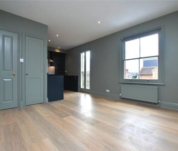 2 bedroom penthouse to rent - Photo 2