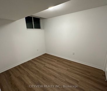 Townhouse For Lease | X8105754 - Photo 1