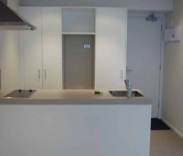 Stylish 2BR City Apt with Amenities - Photo 1