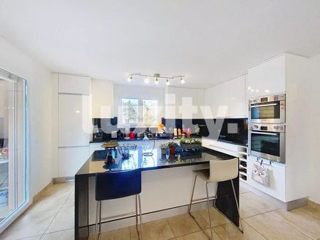 Superb Semi-Detached House with Private Garden in Versoix-A Haven of Peace a Stone's Throw from the Park - Photo 3