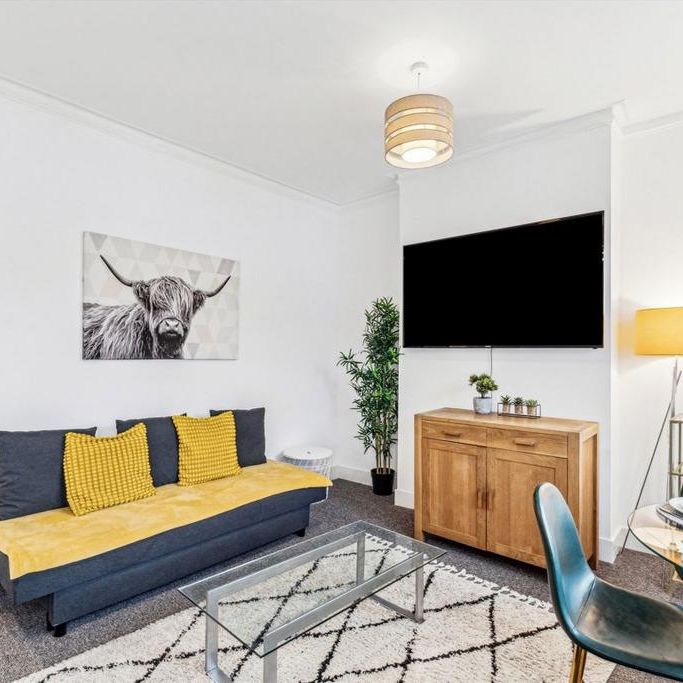 3 bedroom flat to rent - Photo 1