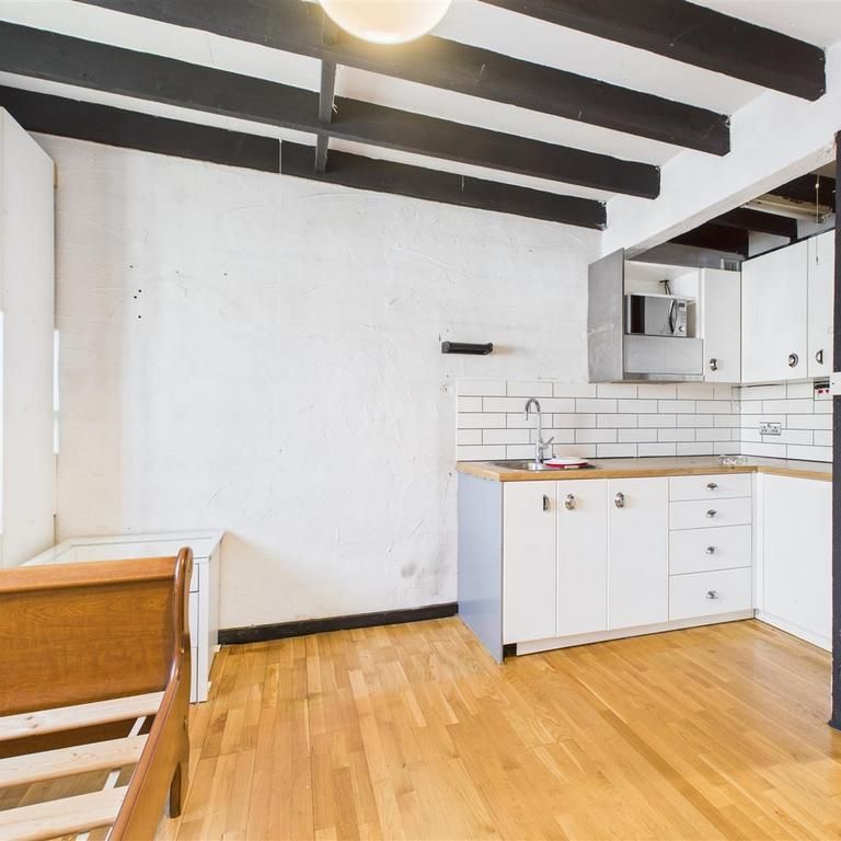 Studio to rent - Photo 1