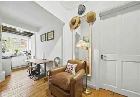 2 Bed Flat, St. Mary's Road, SE15 - Photo 2