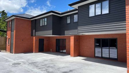 Move In, Chill Out — Ensuite Room Ready! - Photo 4