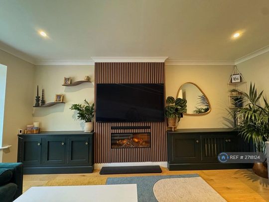 4 bedroom detached house to rent - Photo 1