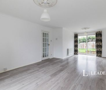 3 bedroom house to rent Cherry Close, Banstead, SM7 - Photo 2