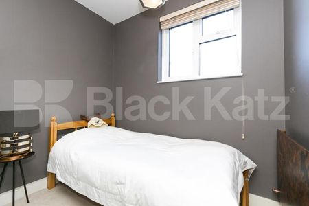 A well-appointed bright two bedroom apartment located in a private block - Photo 5