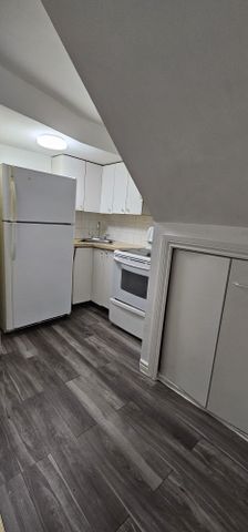 For Lease - 382 Pinemeadow Avenue, Mississauga, Ontario - Photo 2