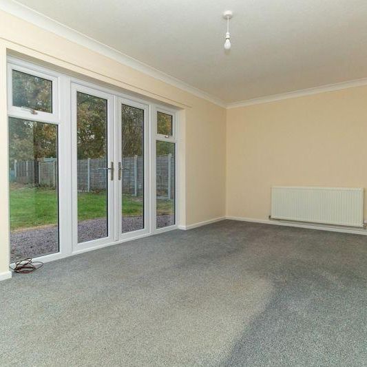 3 bedroom detached bungalow to rent - Photo 1