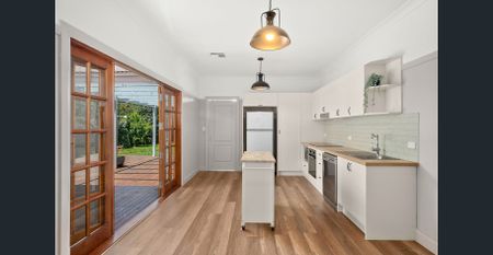 Charming 3-Bedroom Cottage in the Heart of Bowral - A Hidden Gem! - Photo 3