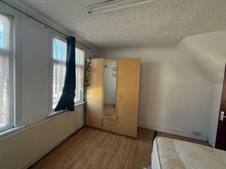 3 bedroom terraced house to rent - Photo 2
