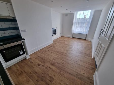 London Road South, Lowestoft - Photo 2