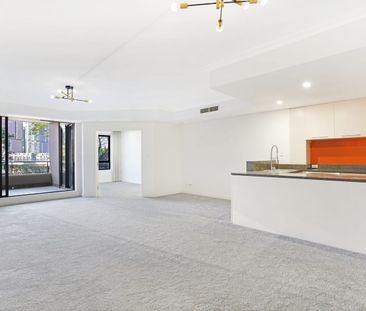 Prestigious Location – Luxurious 3 Bedroom + Private Study/Guess Room - Photo 1