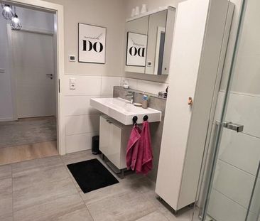 Sonnige 2 Zimmerwohnung mit großer Südterrasse, Stellplatz inkl. - Photo 2