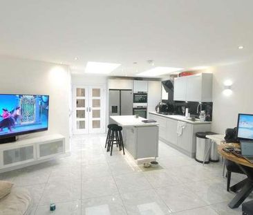 Nash Close, Hatfield, AL9 - Photo 1