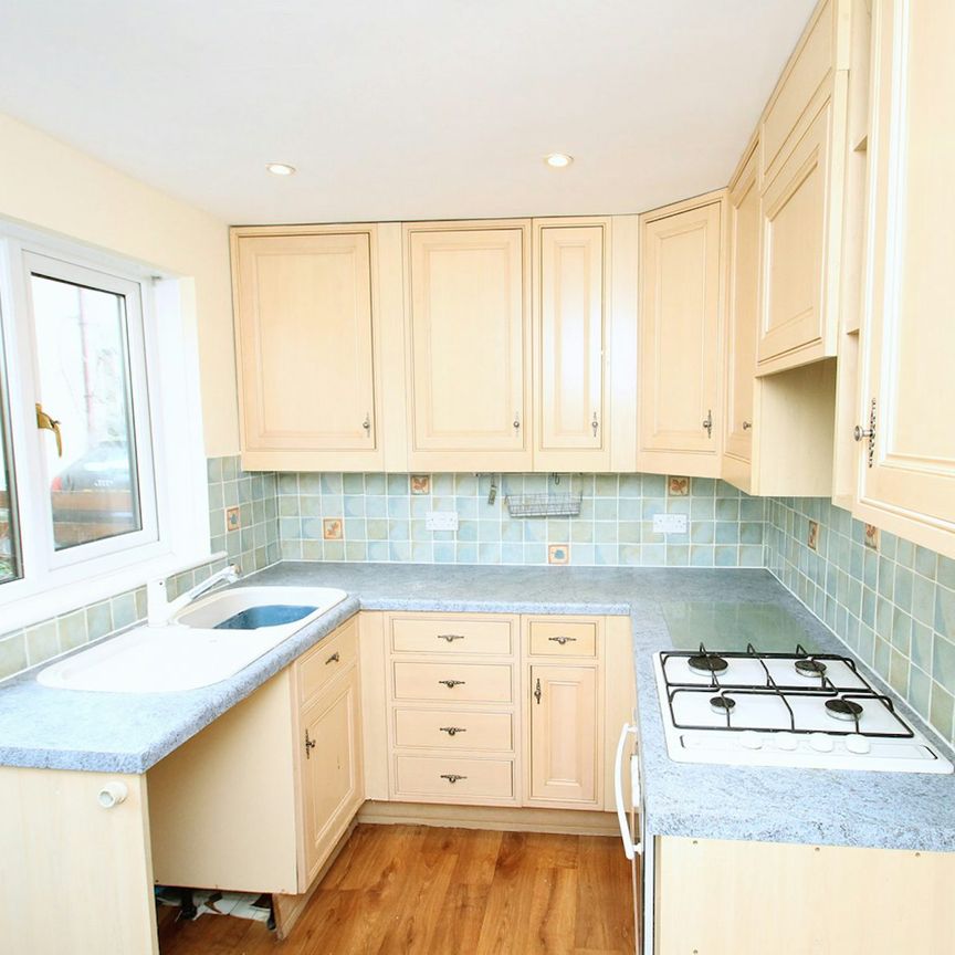Town house to rent on - Photo 1