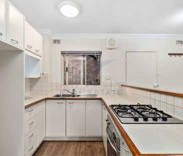 Ground floor with outdoor Patio & courtyard - Photo 3