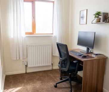 3 bedroom semi-detached house to rent - Photo 2