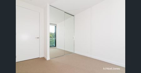 STYLISH APARTMENT IN THE HEART OF RINGWOOD - Photo 4