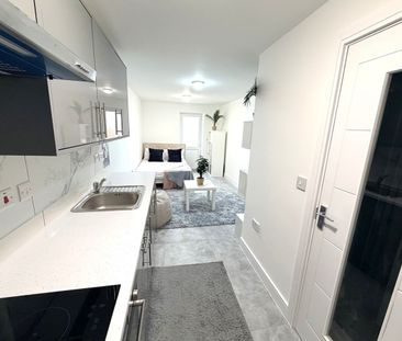 Studio Flat, Hinton Avenue, TW4 - Photo 1