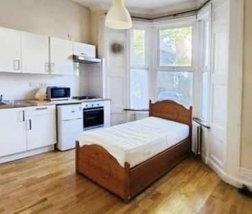 1 bedroom Flat To Let - Photo 2