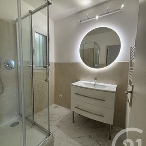 Location Appartement 3 pièces 66m² NICE 06300 - Photo 2