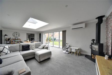 4 bedroom bungalow to rent - Photo 2