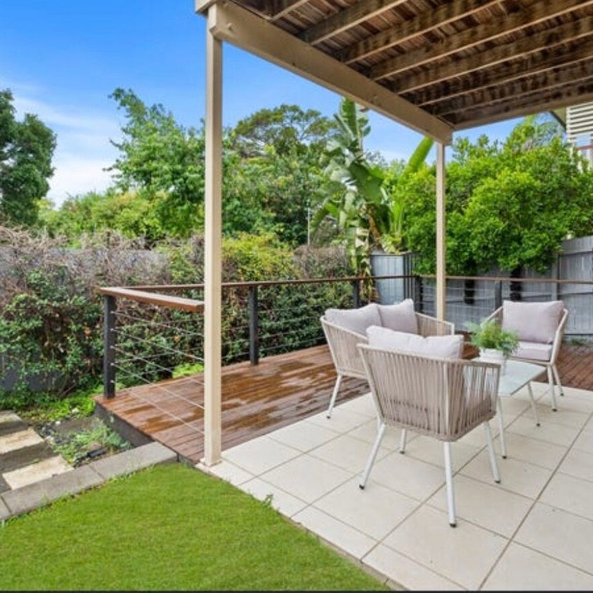 Greenslopes - Photo 1