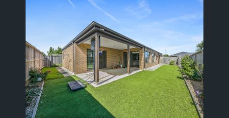 Convenience & low maintenance living in Modern Estate -Central cooling and heating! - Photo 5