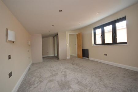 5 bedroom detached house to rent - Photo 4