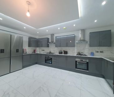 1 bedroom in a flat share to rent - Photo 5