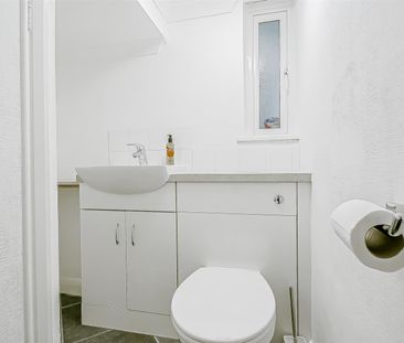 To Let 4 Bed House - Detached - Photo 5