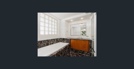 Spacious 3 Bedroom Apartment with City View - Photo 4