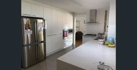 Well presented 4 bedroom home in a great location - Photo 5