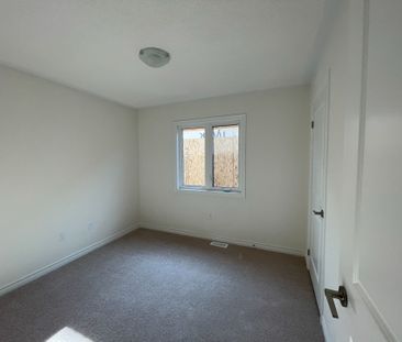 For Lease - 20 PHOENIX Boulevard, Barrie, Ontario - Photo 3