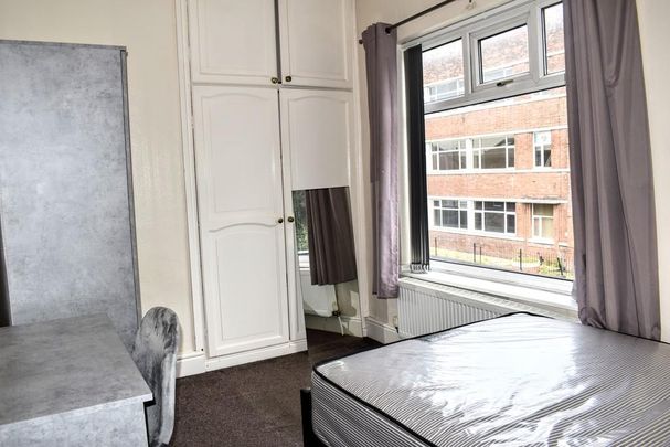 4 bedroom terraced house to rent - Photo 1