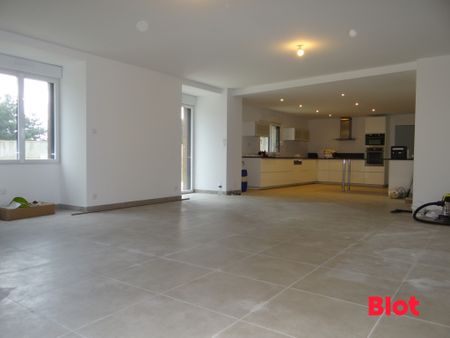Location Maison 7 pièces 230m² PACE 35740 - Photo 5