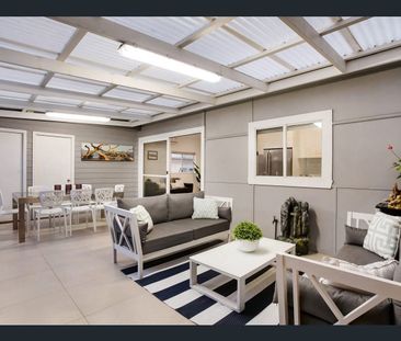 Must see family home - Photo 3