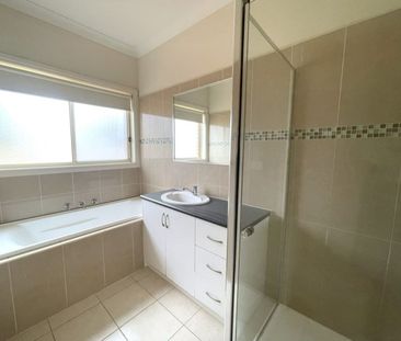 1/39 Horseshoe Circuit, Truganina VIC 3029 - Apartment For Rent | D... - Photo 3