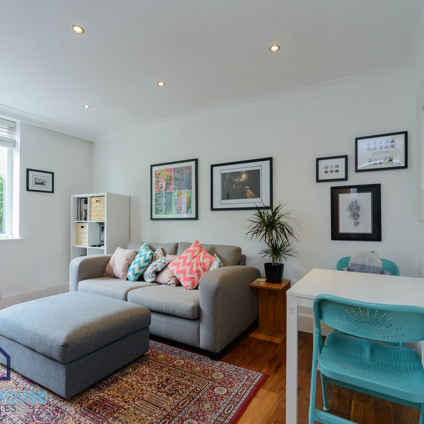 Lymington Road, London, NW6 - Two Bedroom Flat To Rent - £496pw / £2,150pcm - Photo 1