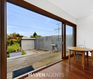 CHARMING TWO-BEDROOM HOME WITH PRIVATE COURTYARD IN PRIME ELSTERNWI... - Photo 5